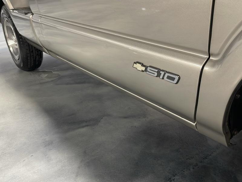 Chevrolet S10 Pickup LS Short Bed 2WD 2000