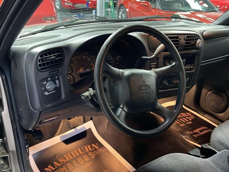Chevrolet S10 Pickup LS Short Bed 2WD 2000
