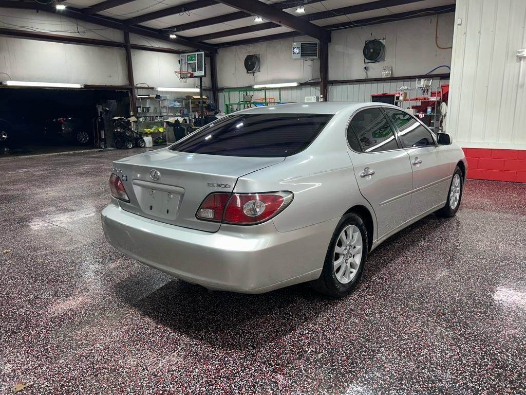 Lexus ES 300 4dr Sdn 2002