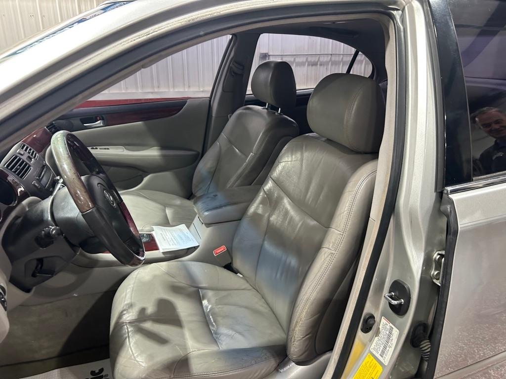 Lexus ES 300 4dr Sdn 2002