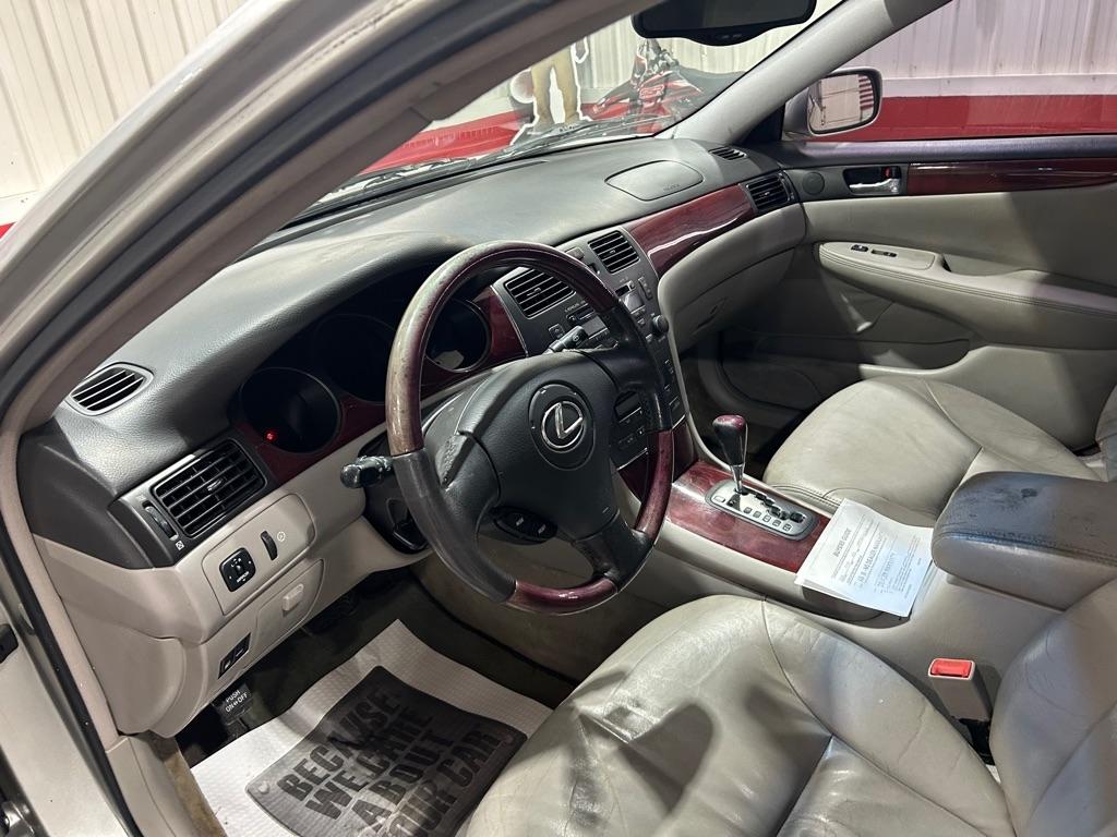 Lexus ES 300 4dr Sdn 2002