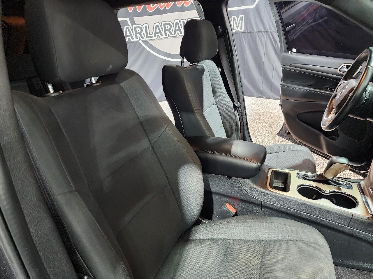 Jeep Grand Cherokee 4WD 4dr Laredo 2016