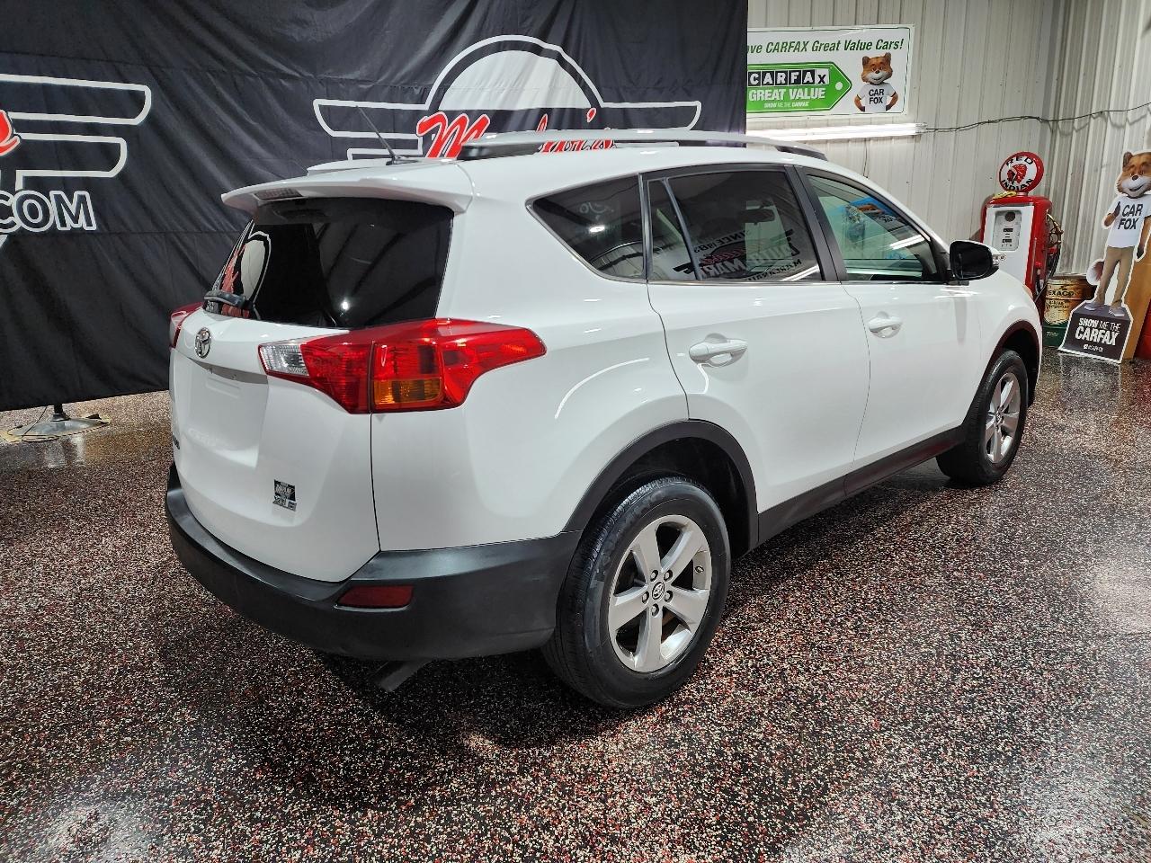 Toyota RAV4 FWD 4dr XLE (Natl) 2015
