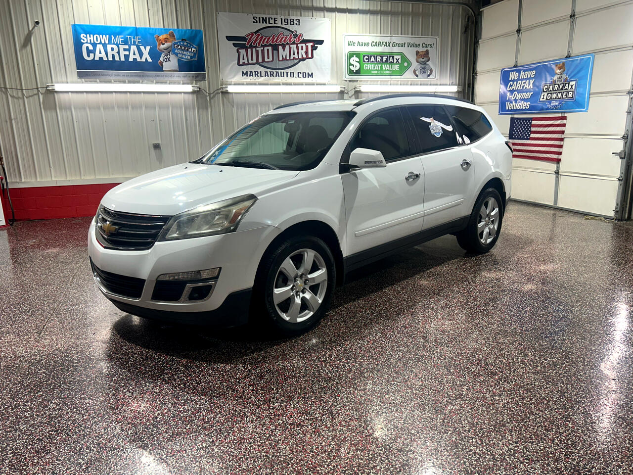 2016 Chevrolet Traverse 1LT photo 2