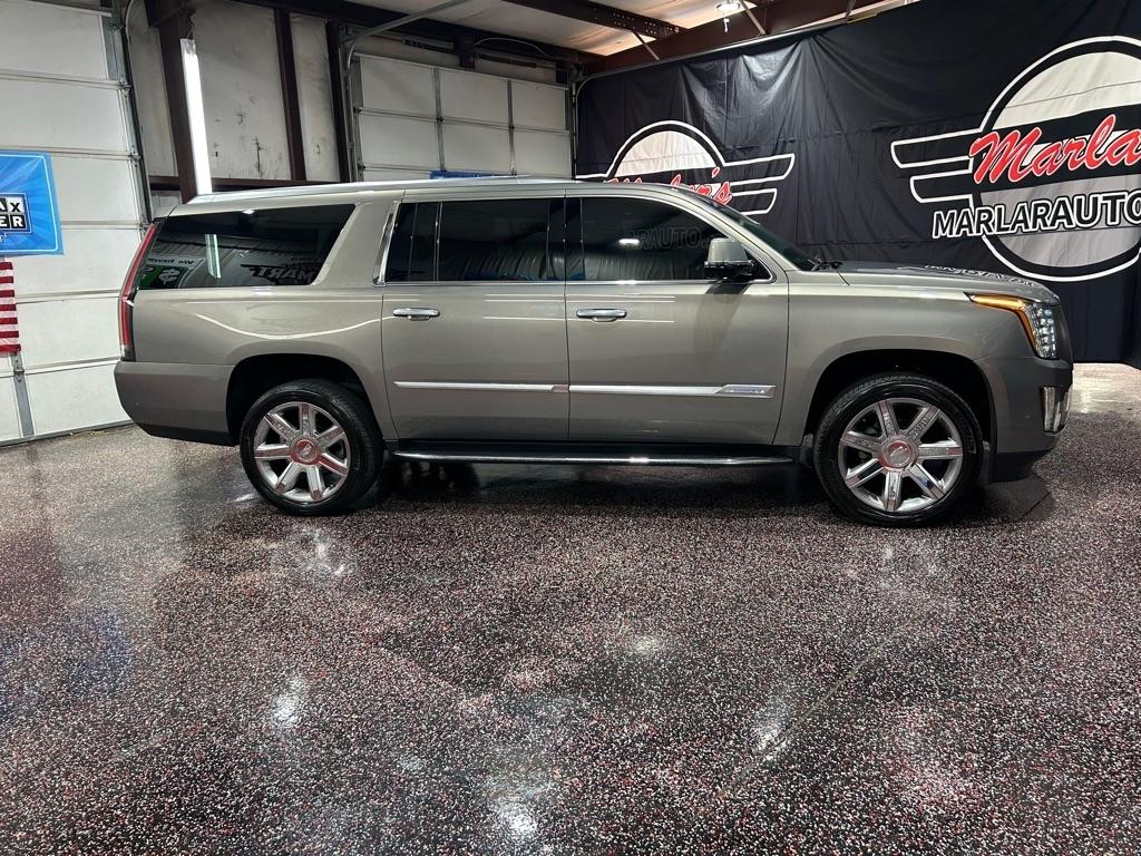 Cadillac Escalade ESV 4WD 4dr Luxury 2019