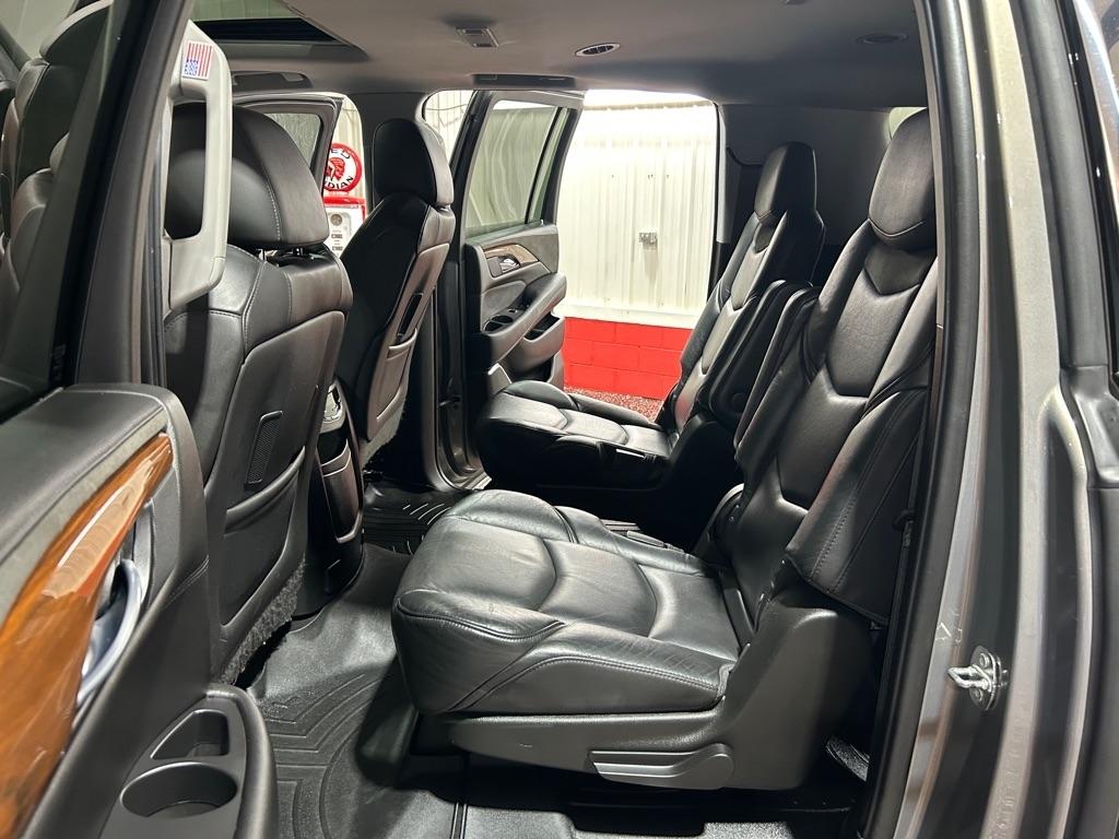 Cadillac Escalade ESV 4WD 4dr Luxury 2019