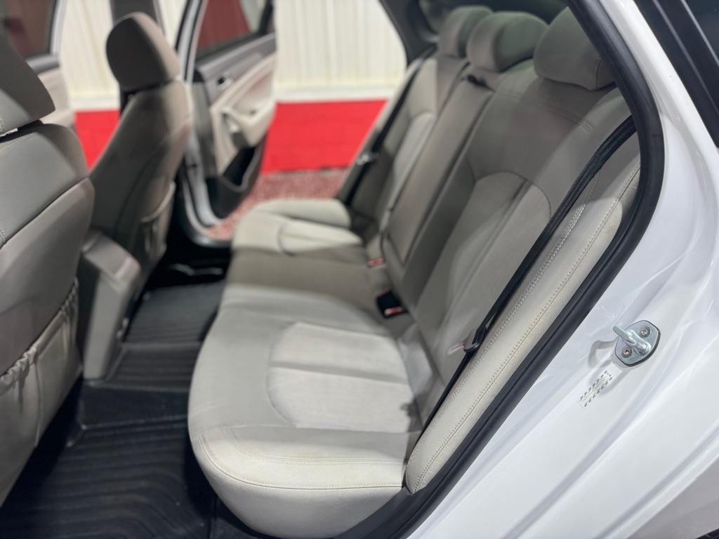 Hyundai Sonata 4dr Sdn 2.4L Auto GLS PZEV 2012