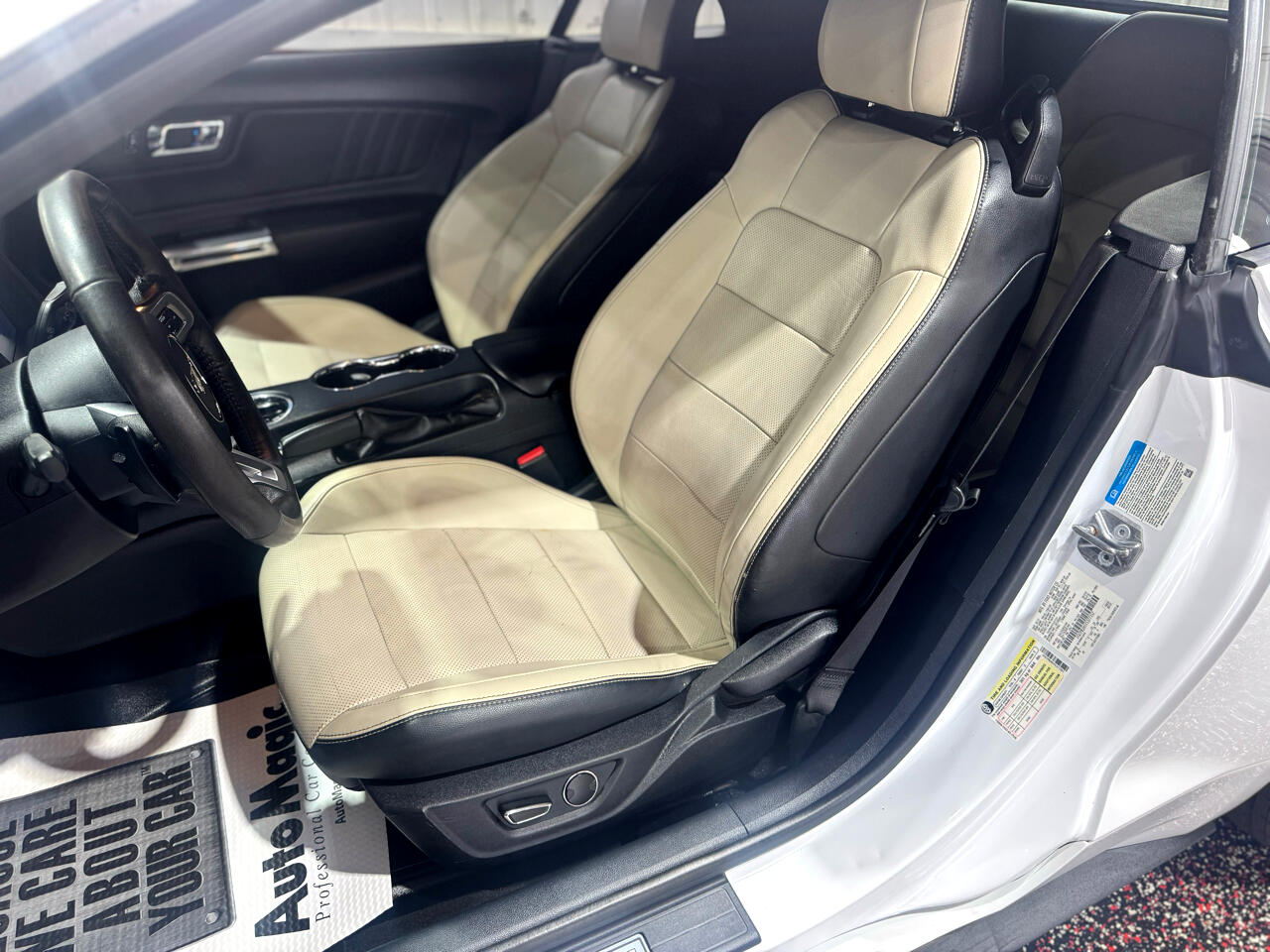 Ford Mustang 2dr Conv EcoBoost Premium 2015 Ford Mustang 2dr Conv EcoBoost Premium 2015