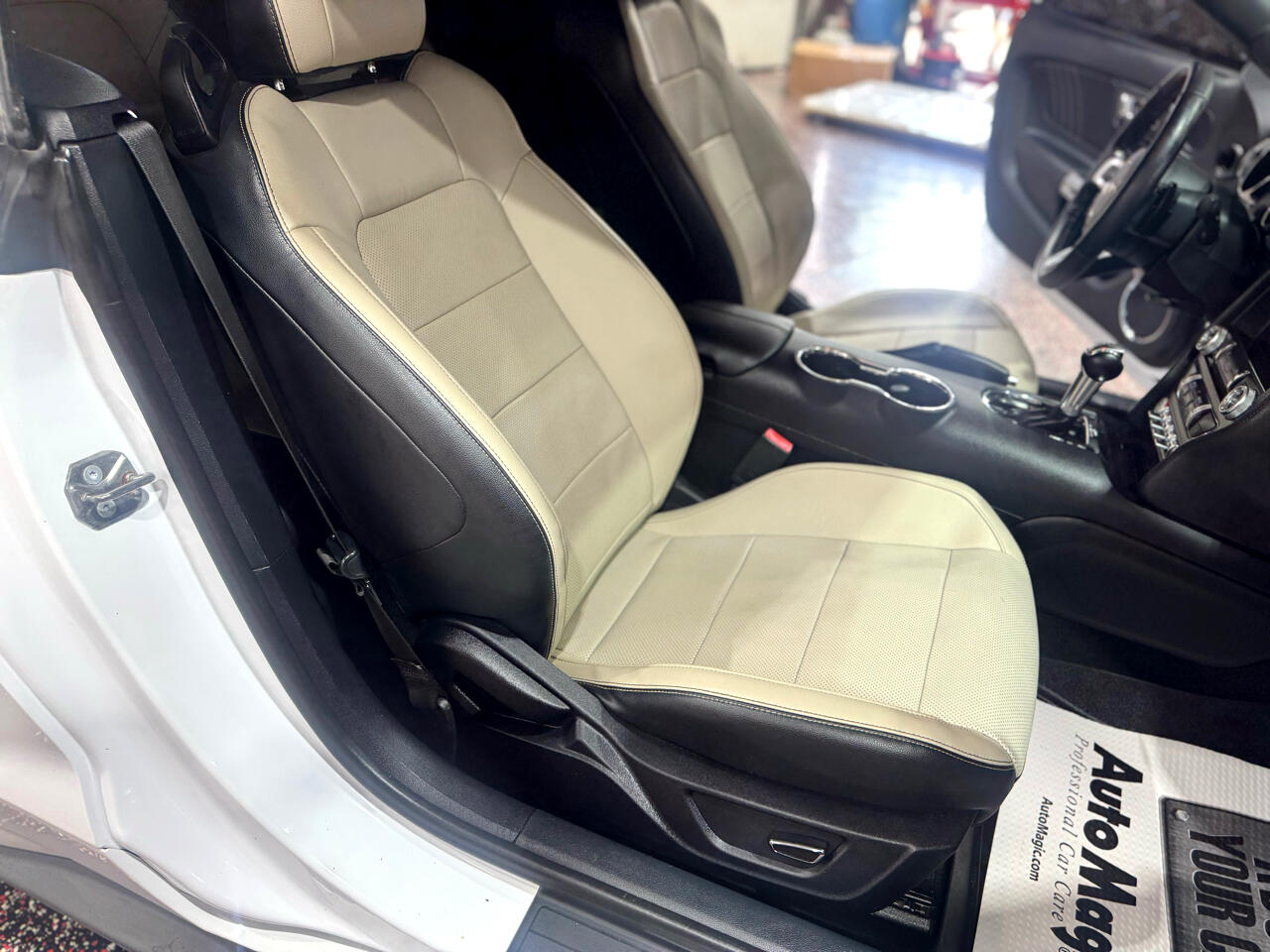 Ford Mustang 2dr Conv EcoBoost Premium 2015 Ford Mustang 2dr Conv EcoBoost Premium 2015