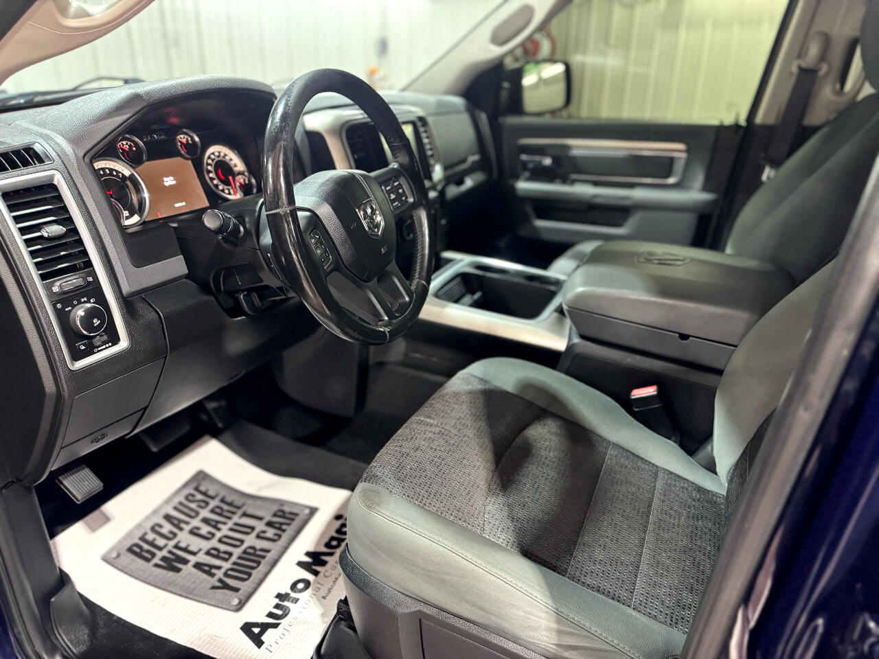 RAM 1500 4WD Crew Cab 140.5" Big Horn 2016 RAM 1500 4WD Crew Cab 140.5" Big Horn 2016