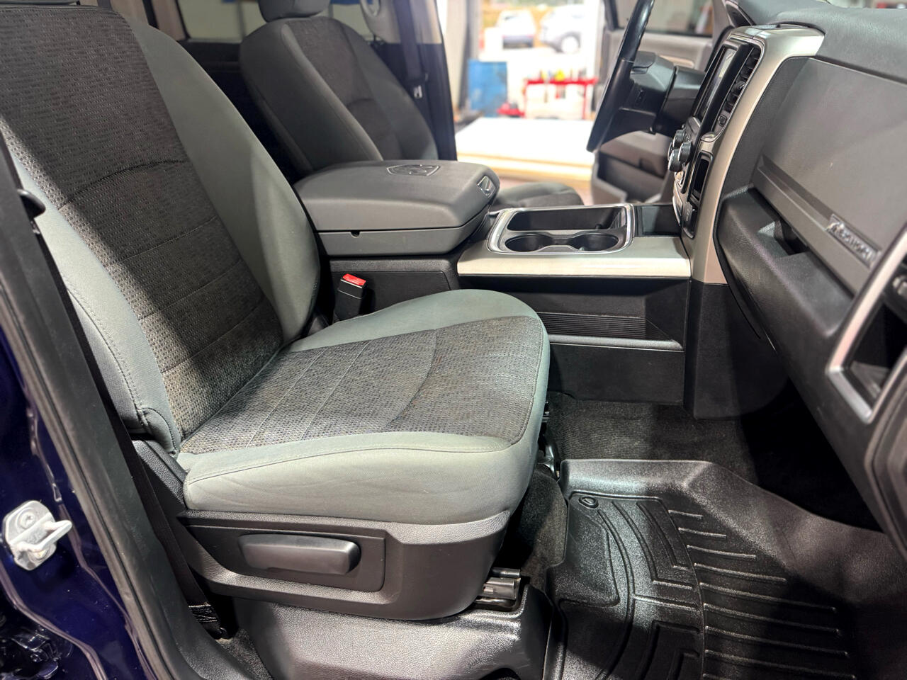 RAM 1500 4WD Crew Cab 140.5" Big Horn 2016 RAM 1500 4WD Crew Cab 140.5" Big Horn 2016