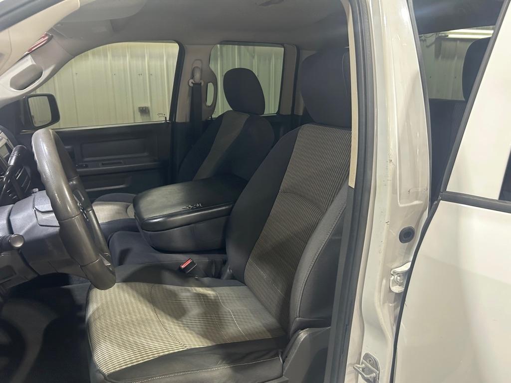 Dodge 1500 2WD Quad Cab 140.5" ST 2011