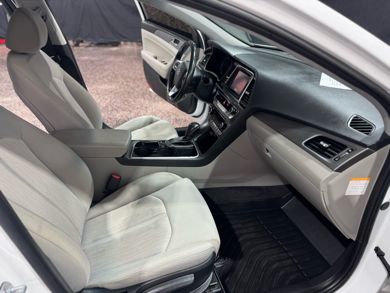 Hyundai Sonata Hybrid SE 2.0L 2019 Hyundai Sonata Hybrid SE 2.0L 2019