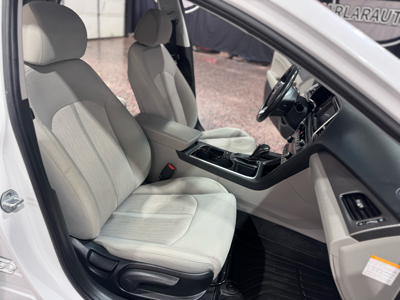 Hyundai Sonata Hybrid SE 2.0L 2019 Hyundai Sonata Hybrid SE 2.0L 2019