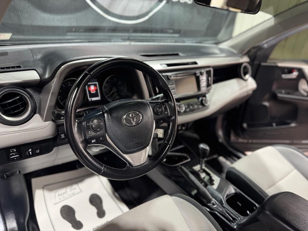 Toyota RAV4 XLE AWD (Natl) 2017