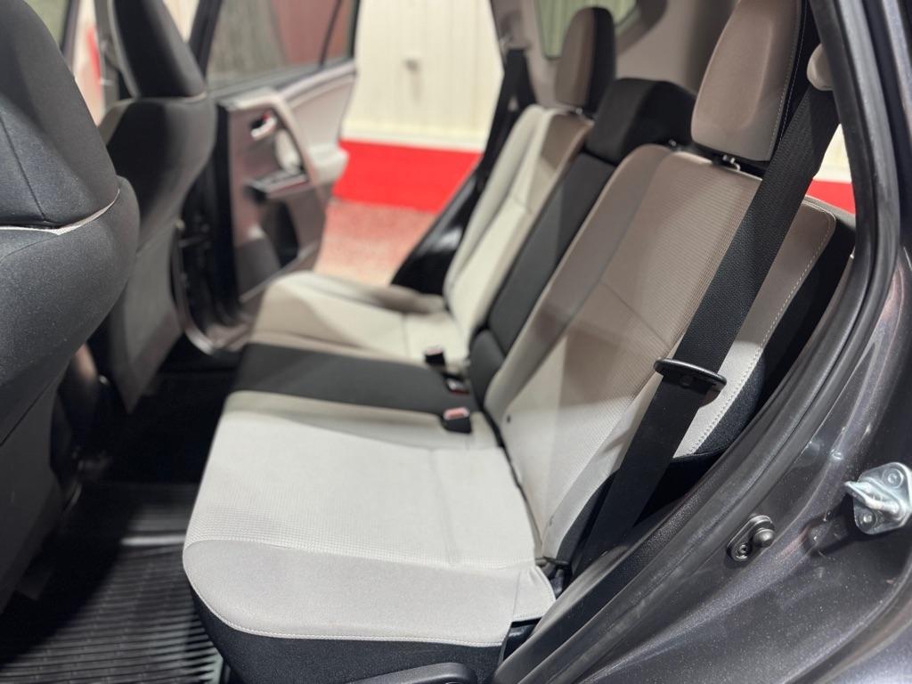 Toyota RAV4 XLE AWD (Natl) 2017