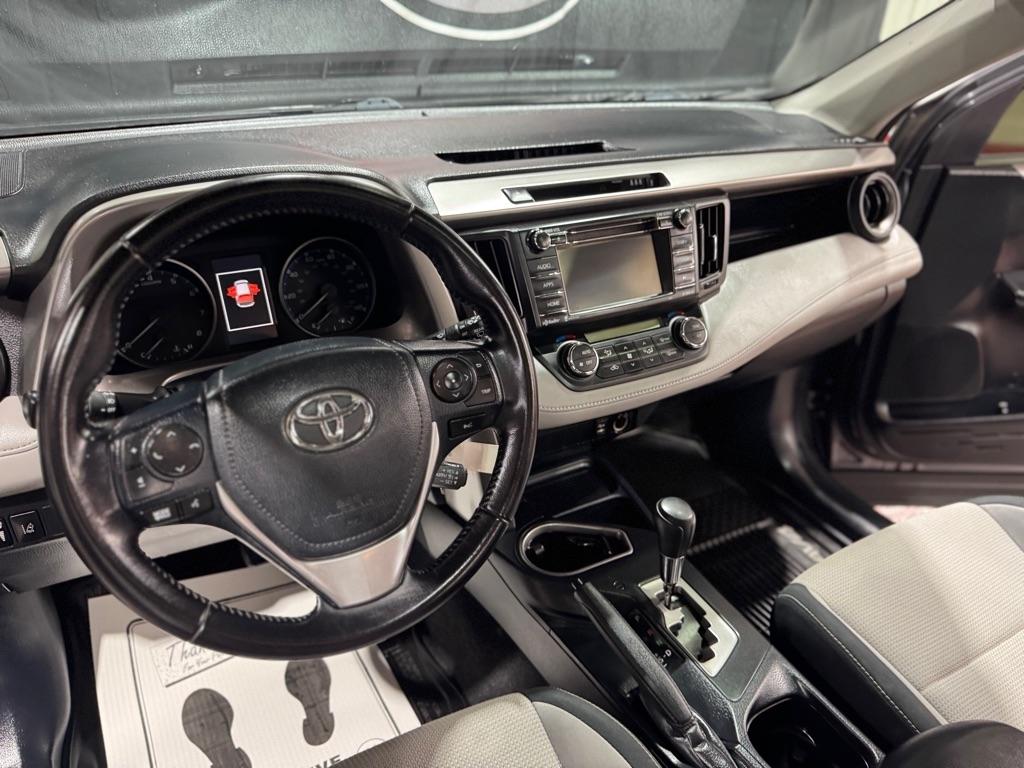Toyota RAV4 XLE AWD (Natl) 2017