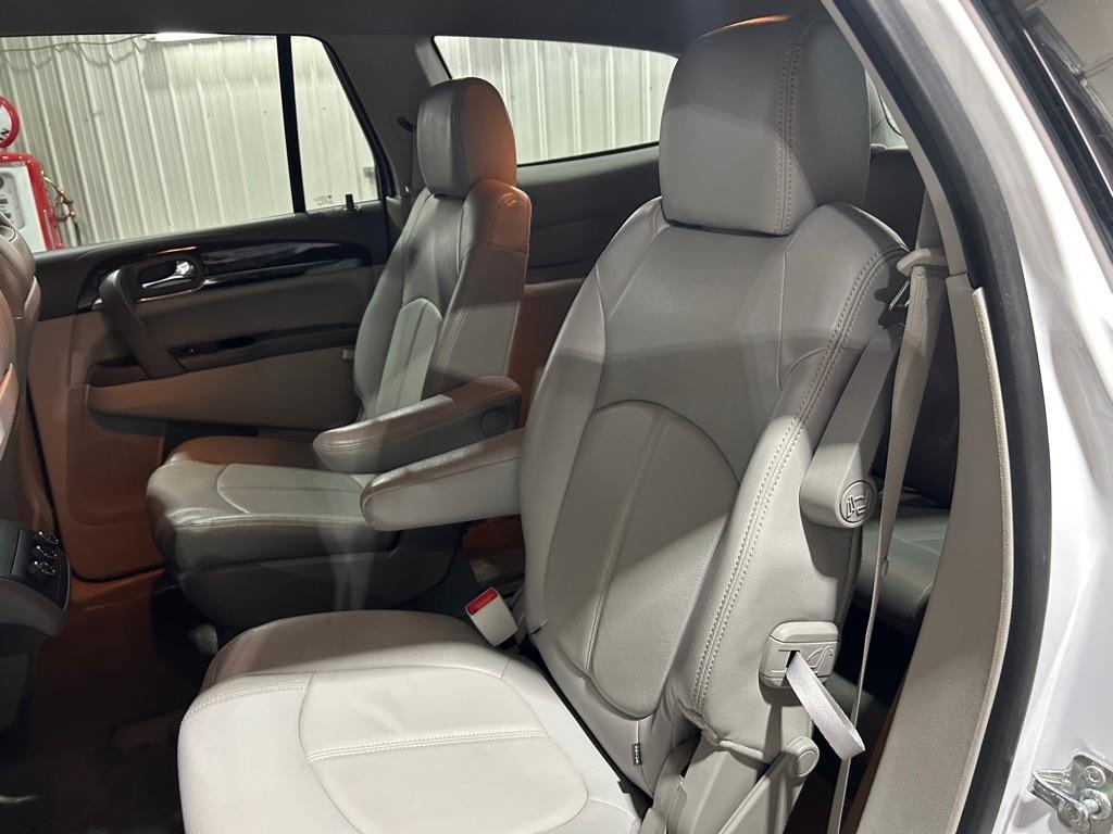 Buick Enclave FWD 4dr Convenience 2016
