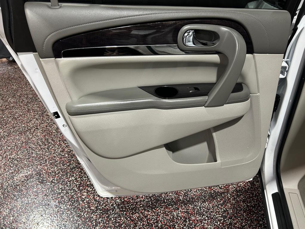 Buick Enclave FWD 4dr Convenience 2016