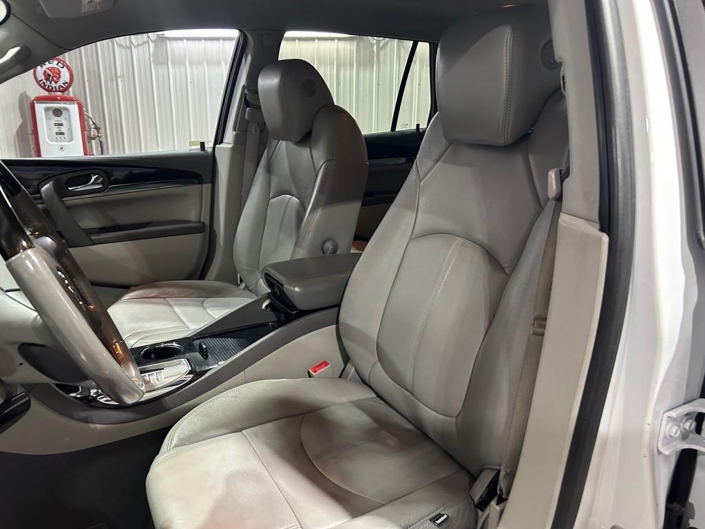 Buick Enclave FWD 4dr Convenience 2016