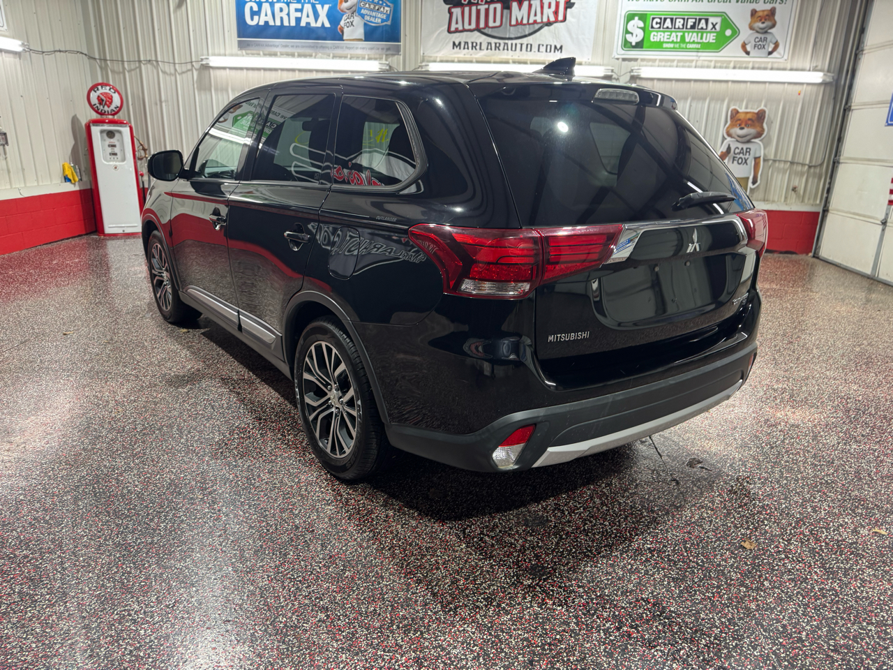 Mitsubishi Outlander SEL FWD 2017