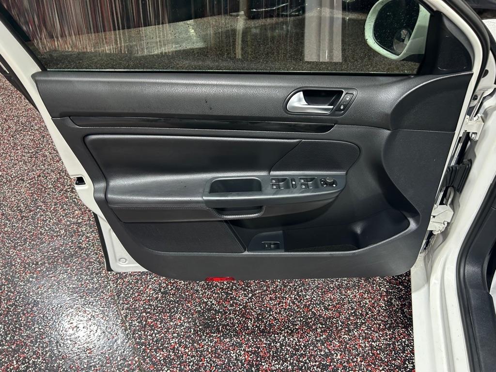 Volkswagen Jetta SportWagen 4dr DSG TDI 2012