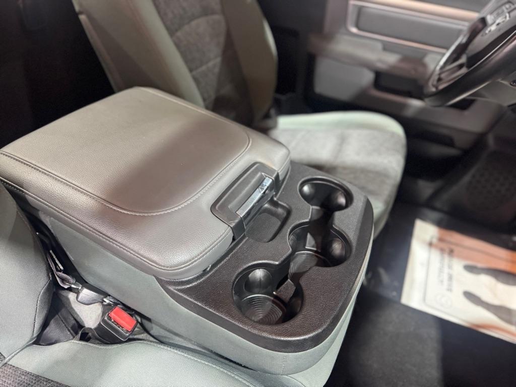 RAM 1500 4WD Reg Cab 140.5" Big Horn 2016