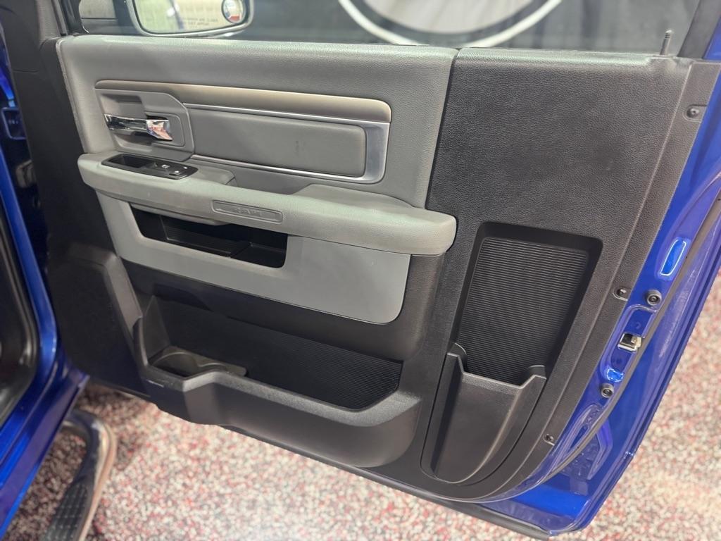 RAM 1500 4WD Reg Cab 140.5" Big Horn 2016