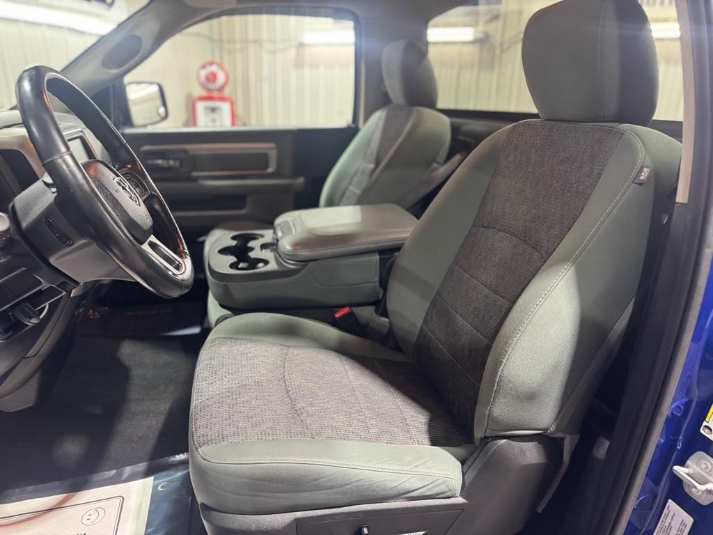 RAM 1500 4WD Reg Cab 140.5" Big Horn 2016