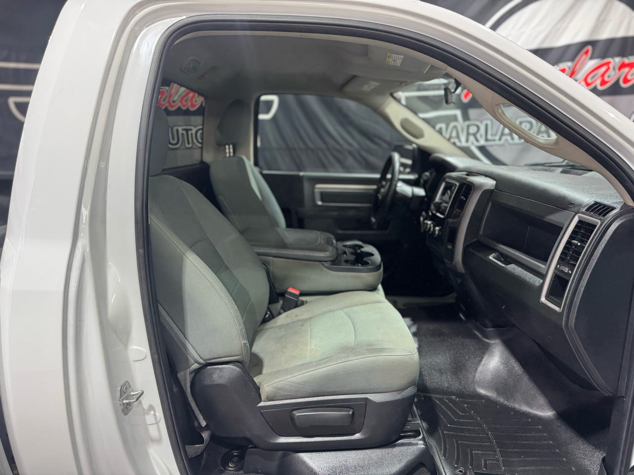 RAM 1500 4WD Reg Cab 140.5" Tradesman 2015