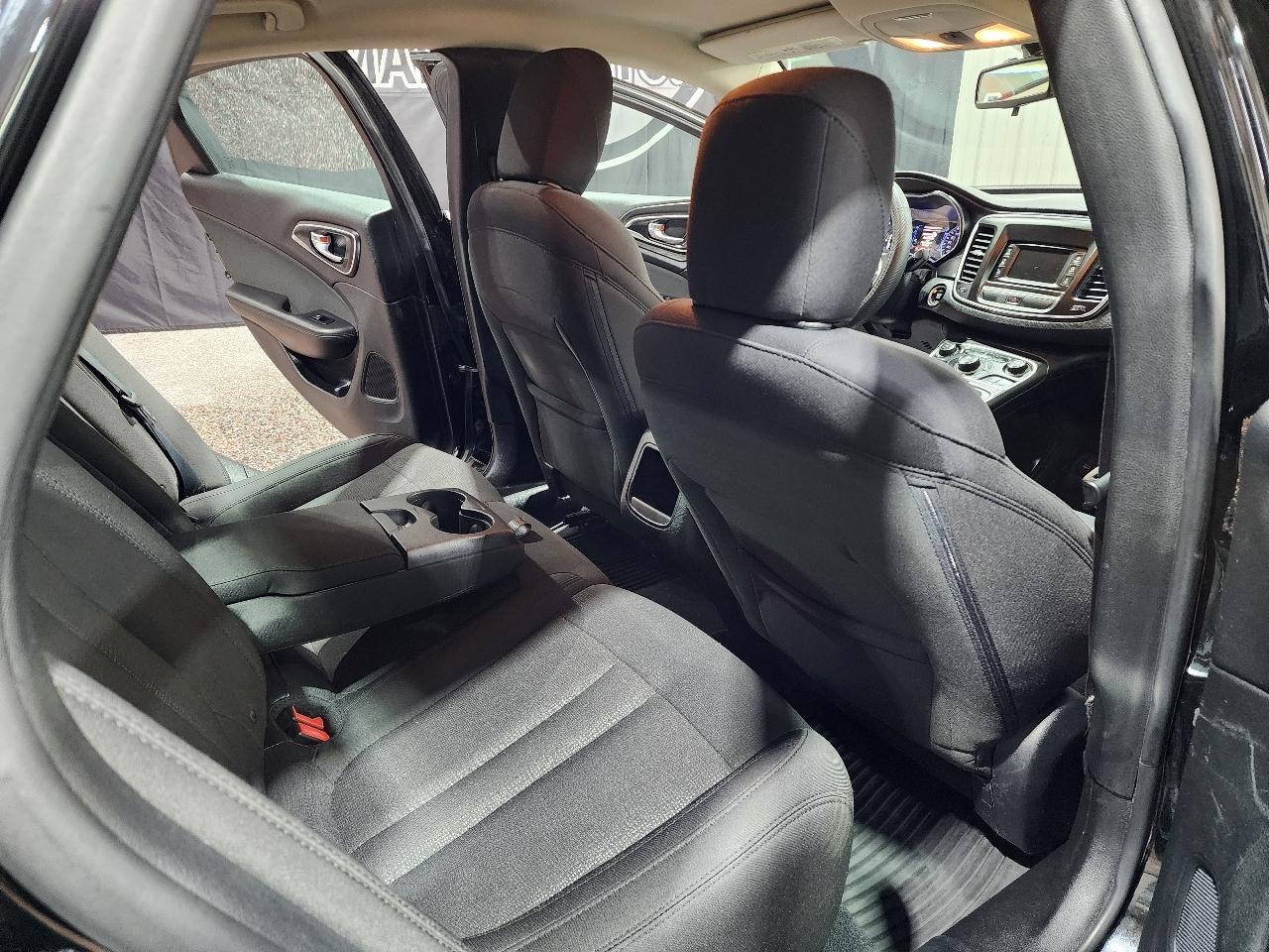 Chrysler 200 4dr Sdn Limited FWD 2015