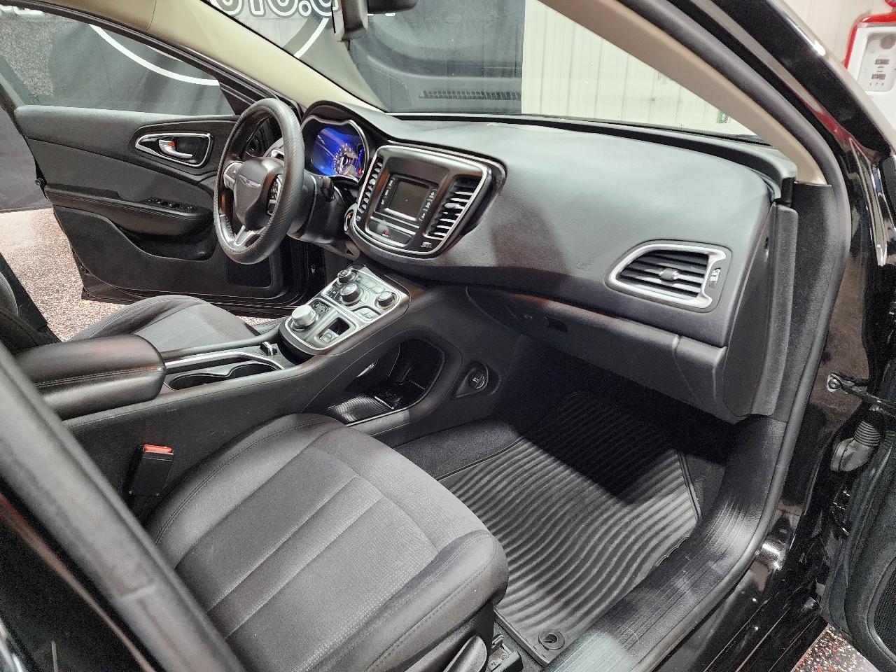 Chrysler 200 4dr Sdn Limited FWD 2015