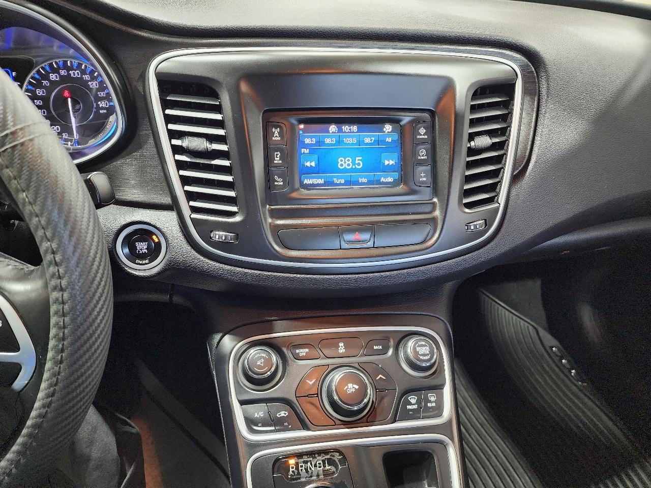 Chrysler 200 4dr Sdn Limited FWD 2015