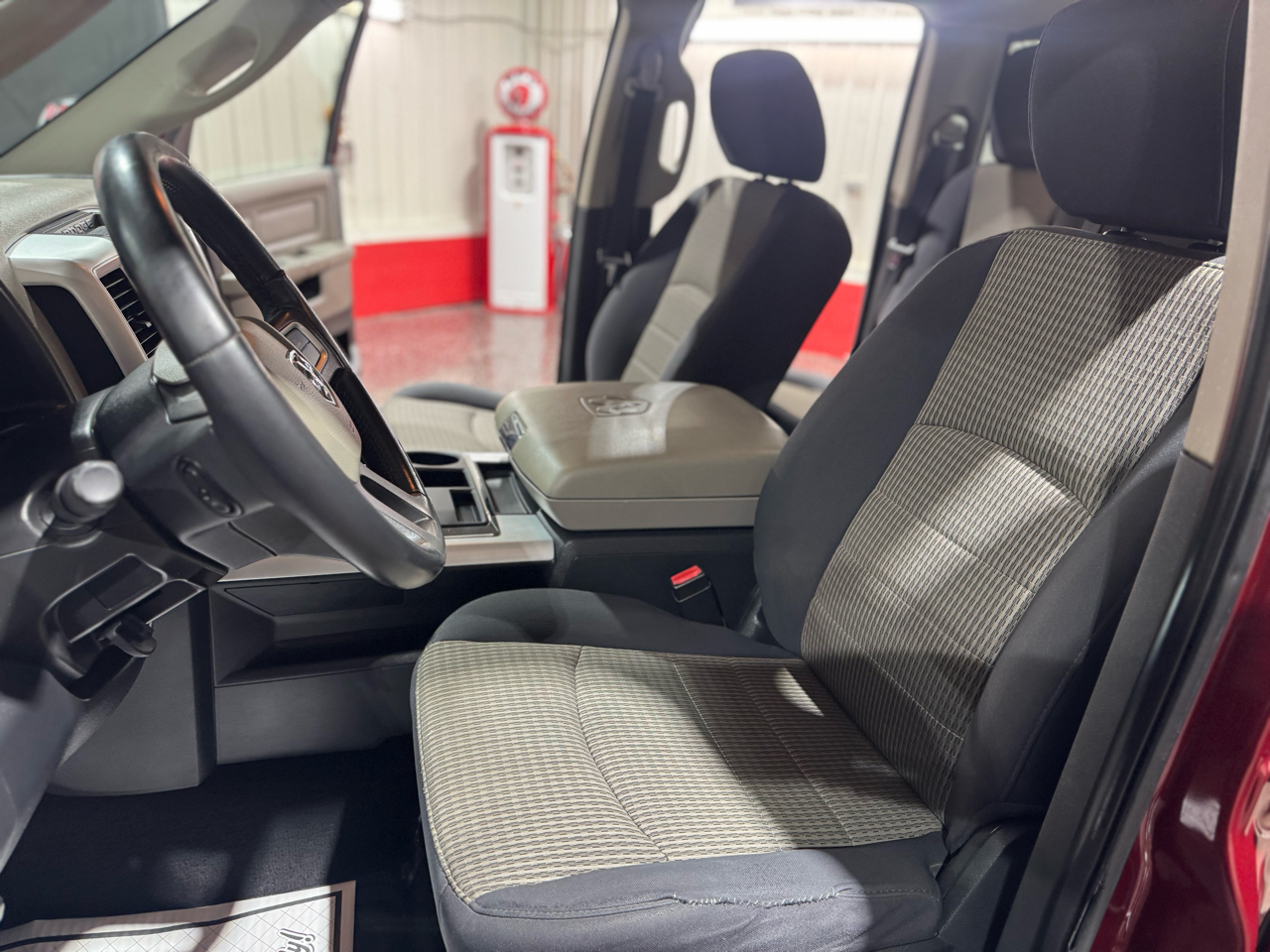 Dodge 1500 4WD Quad Cab 140.5" Big Horn 2011