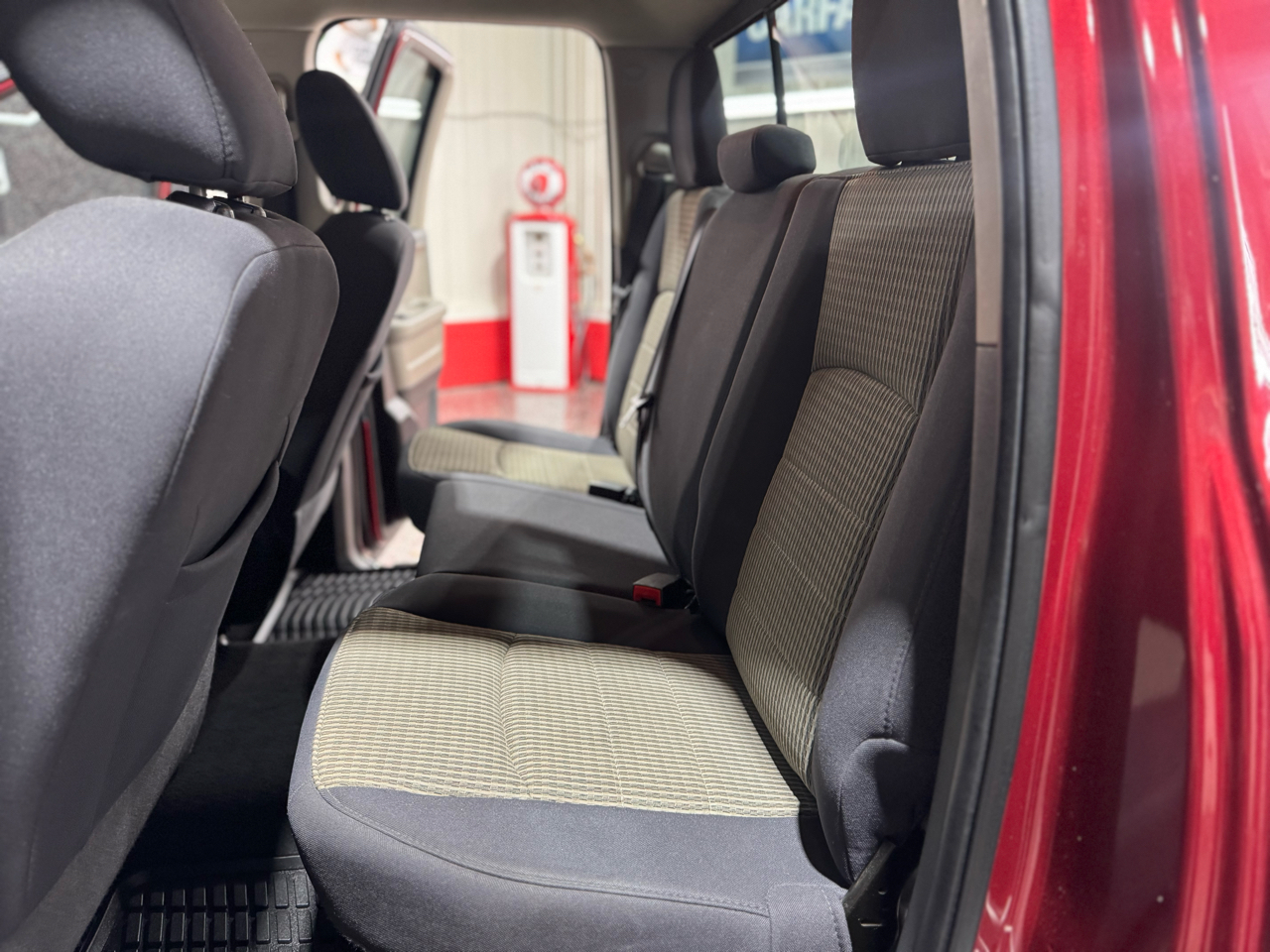 Dodge 1500 4WD Quad Cab 140.5" Big Horn 2011