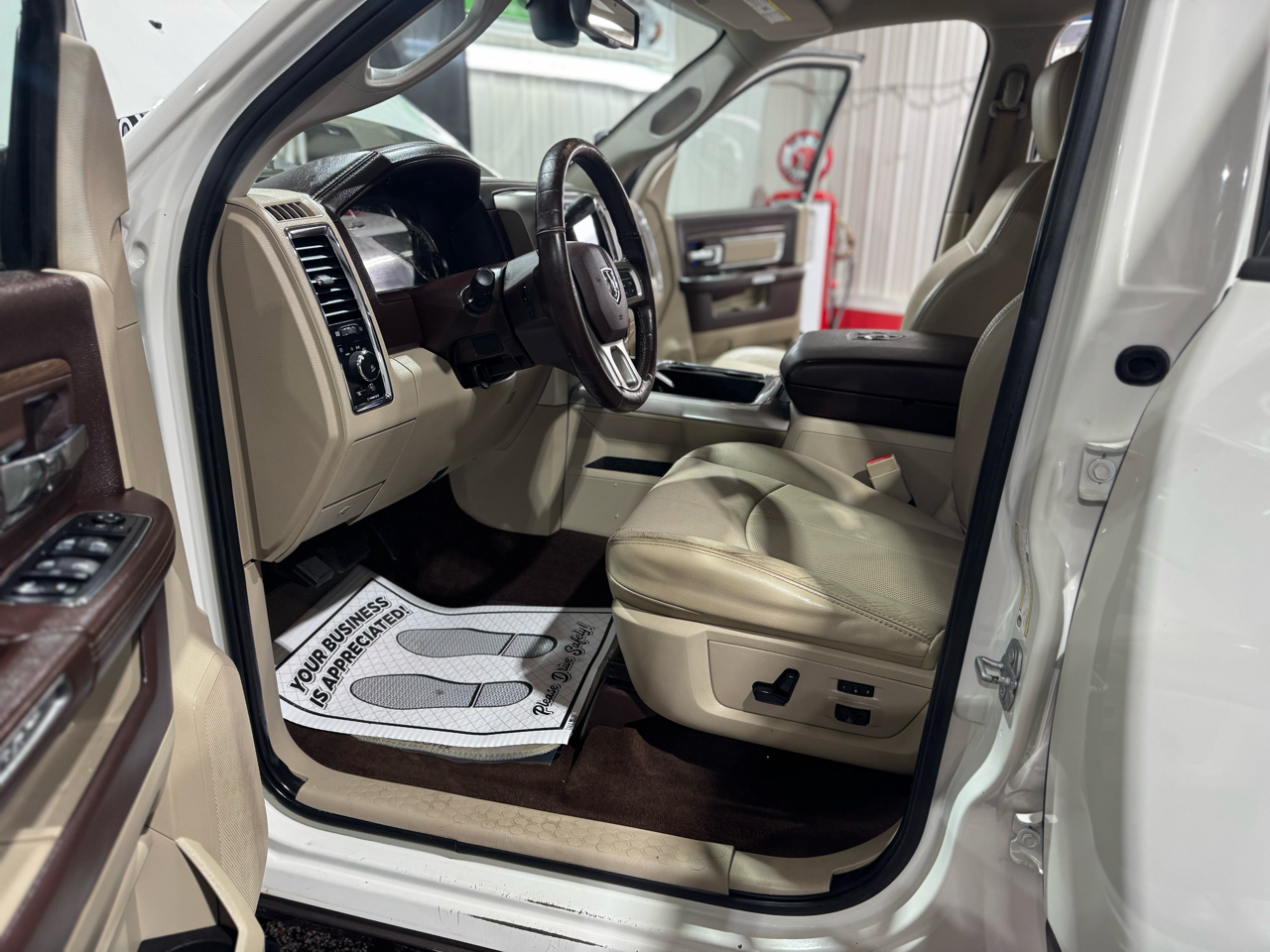 RAM 3500 Laramie 4x4 Crew Cab 8' Box 2018