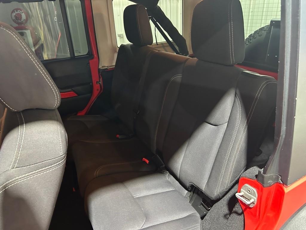 Jeep Wrangler Unlimited 4WD 4dr Sahara 2013