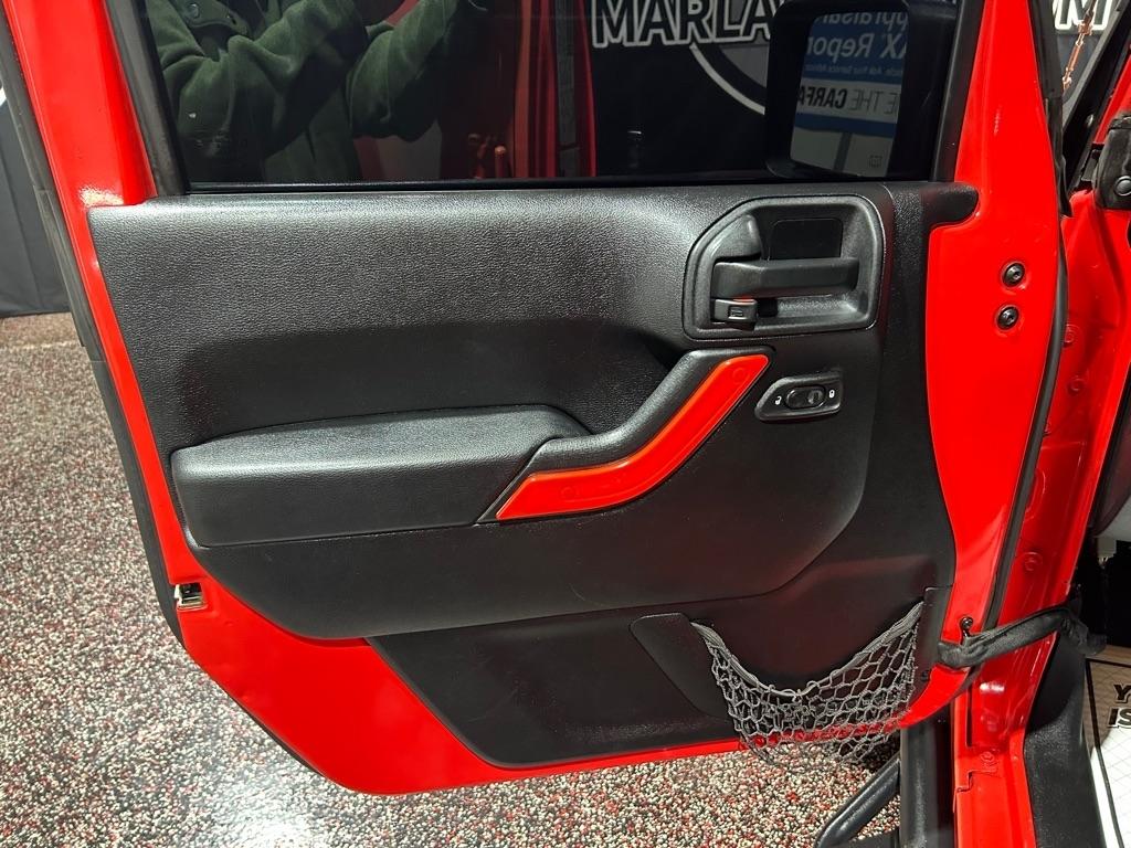 Jeep Wrangler Unlimited 4WD 4dr Sahara 2013