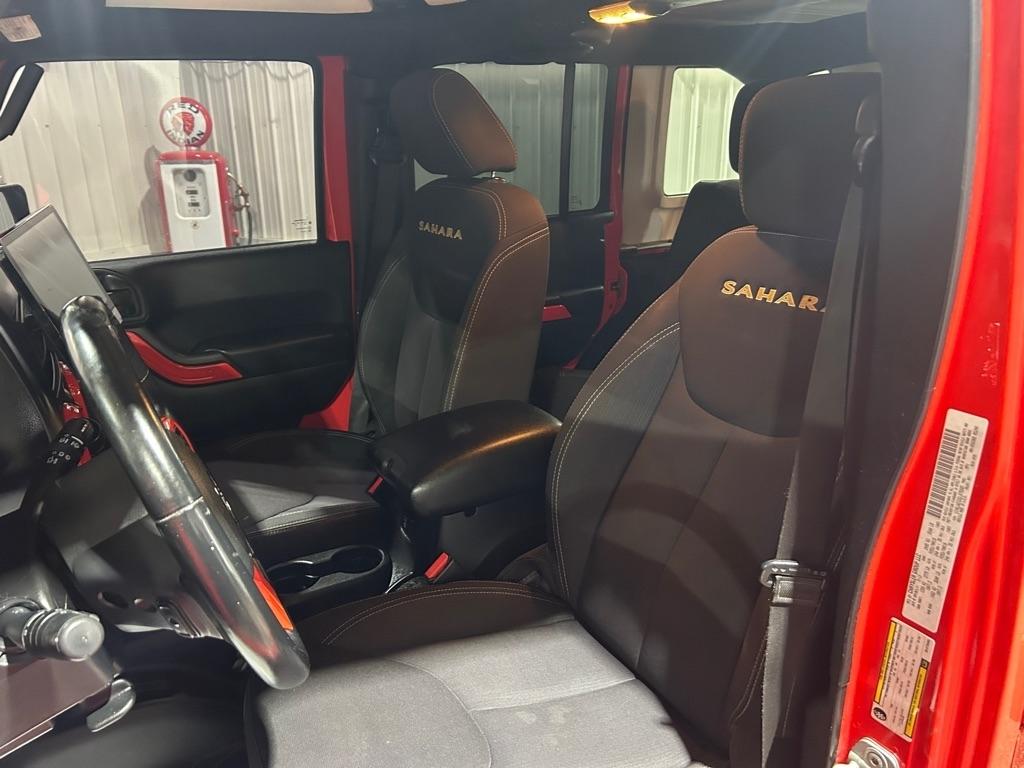 Jeep Wrangler Unlimited 4WD 4dr Sahara 2013