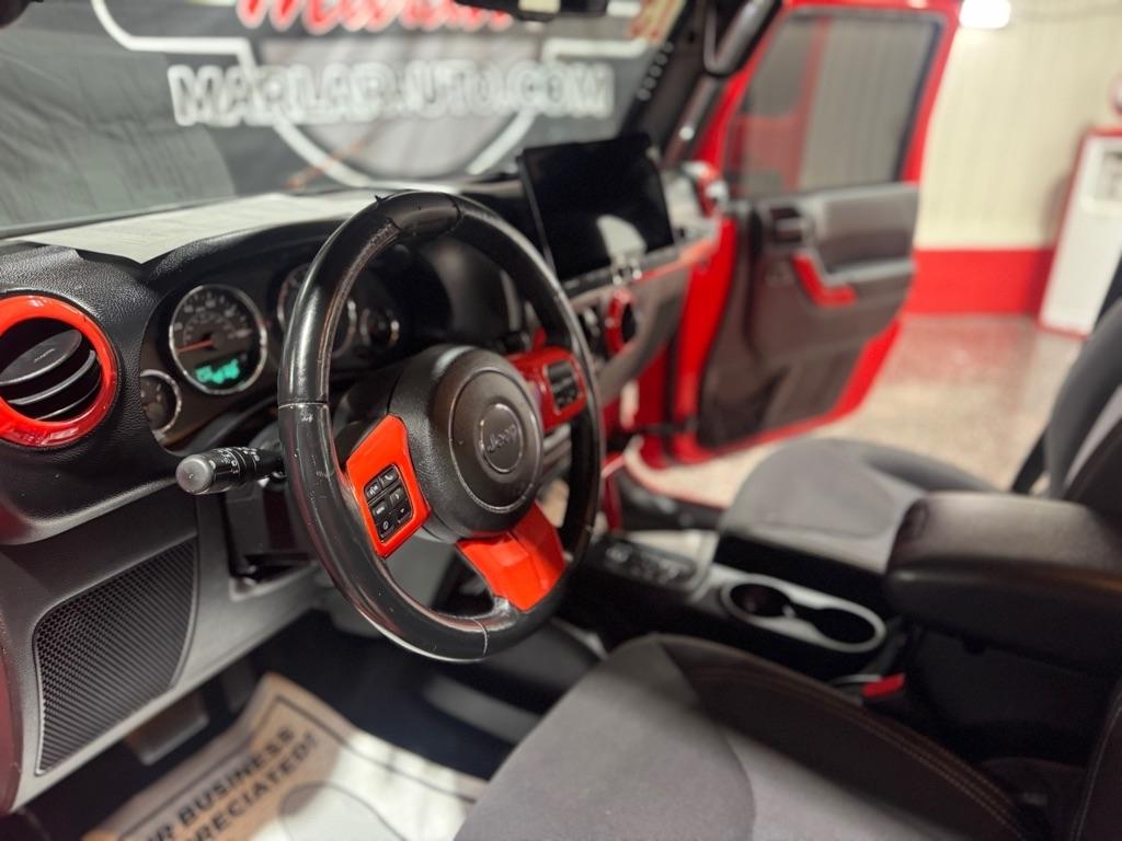 Jeep Wrangler Unlimited 4WD 4dr Sahara 2013