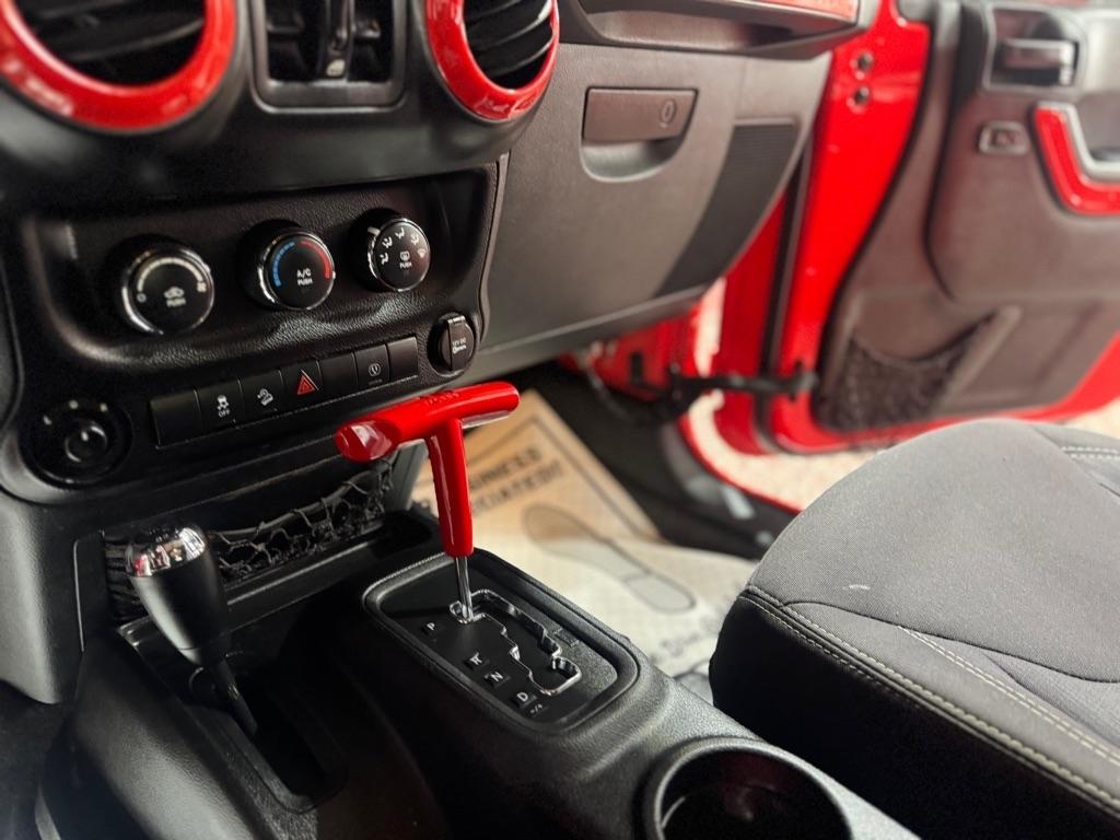 Jeep Wrangler Unlimited 4WD 4dr Sahara 2013