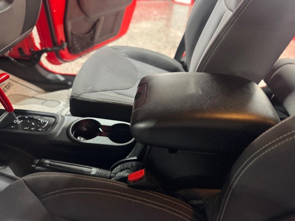 Jeep Wrangler Unlimited 4WD 4dr Sahara 2013