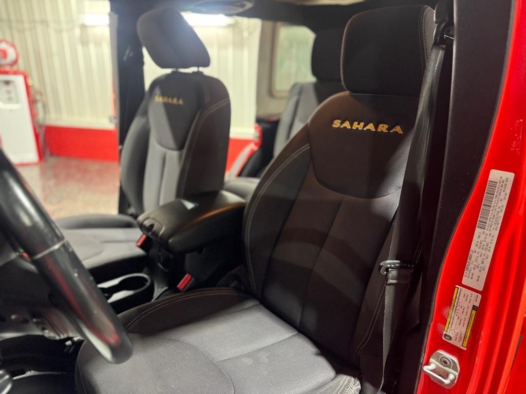 Jeep Wrangler Unlimited 4WD 4dr Sahara 2013