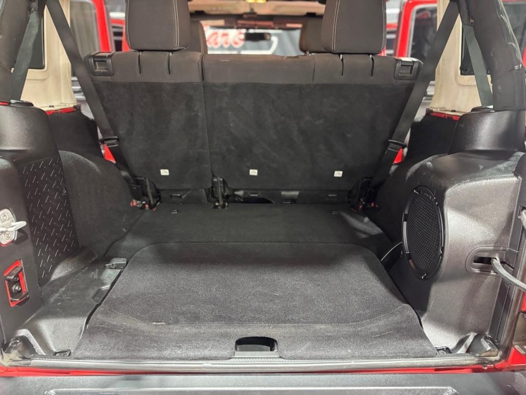 Jeep Wrangler Unlimited 4WD 4dr Sahara 2013