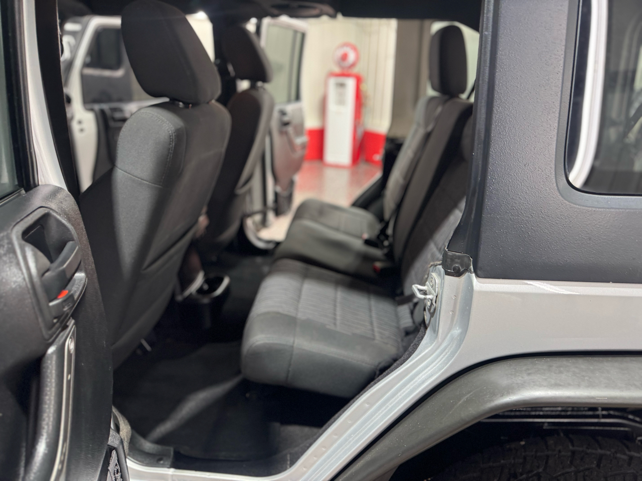 Jeep Wrangler Unlimited 4WD 4dr Sport 2012