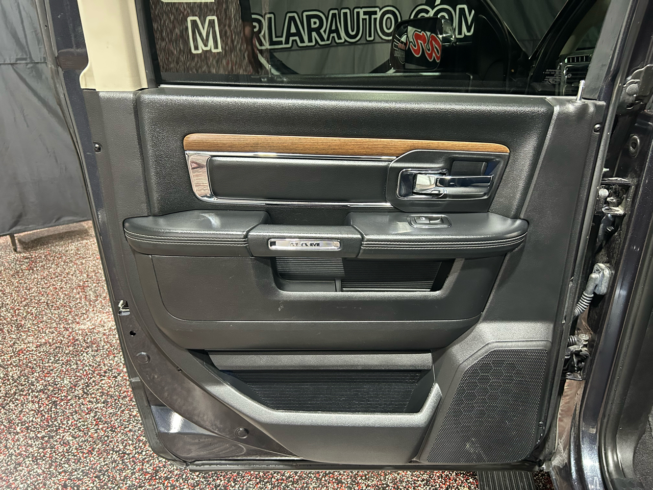 RAM 2500 4WD Mega Cab 160.5" Laramie 2016