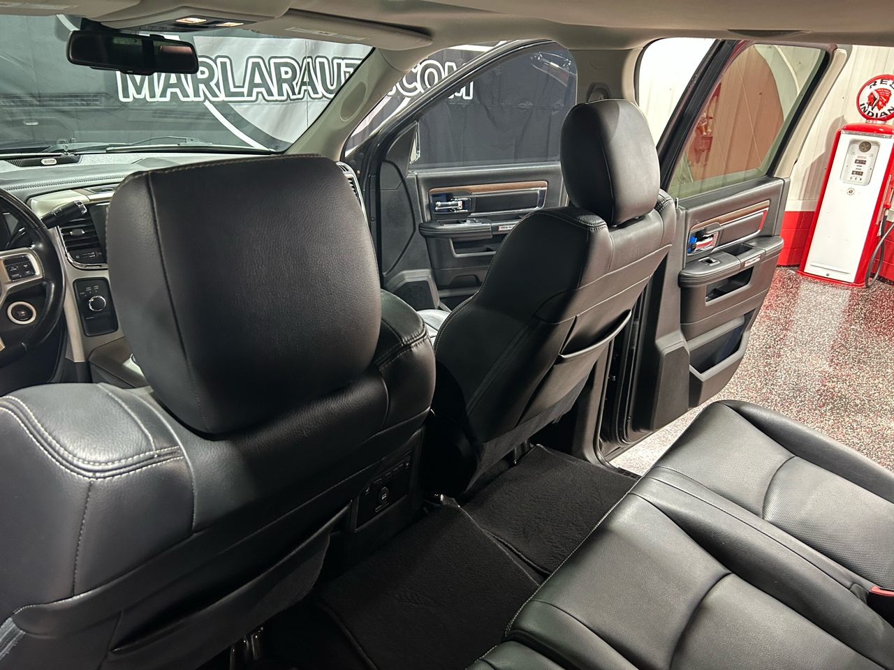 RAM 2500 4WD Mega Cab 160.5" Laramie 2016