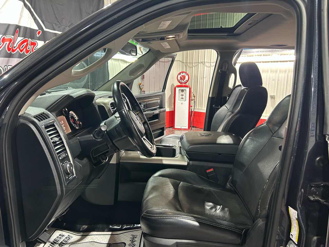 RAM 2500 4WD Mega Cab 160.5" Laramie 2016