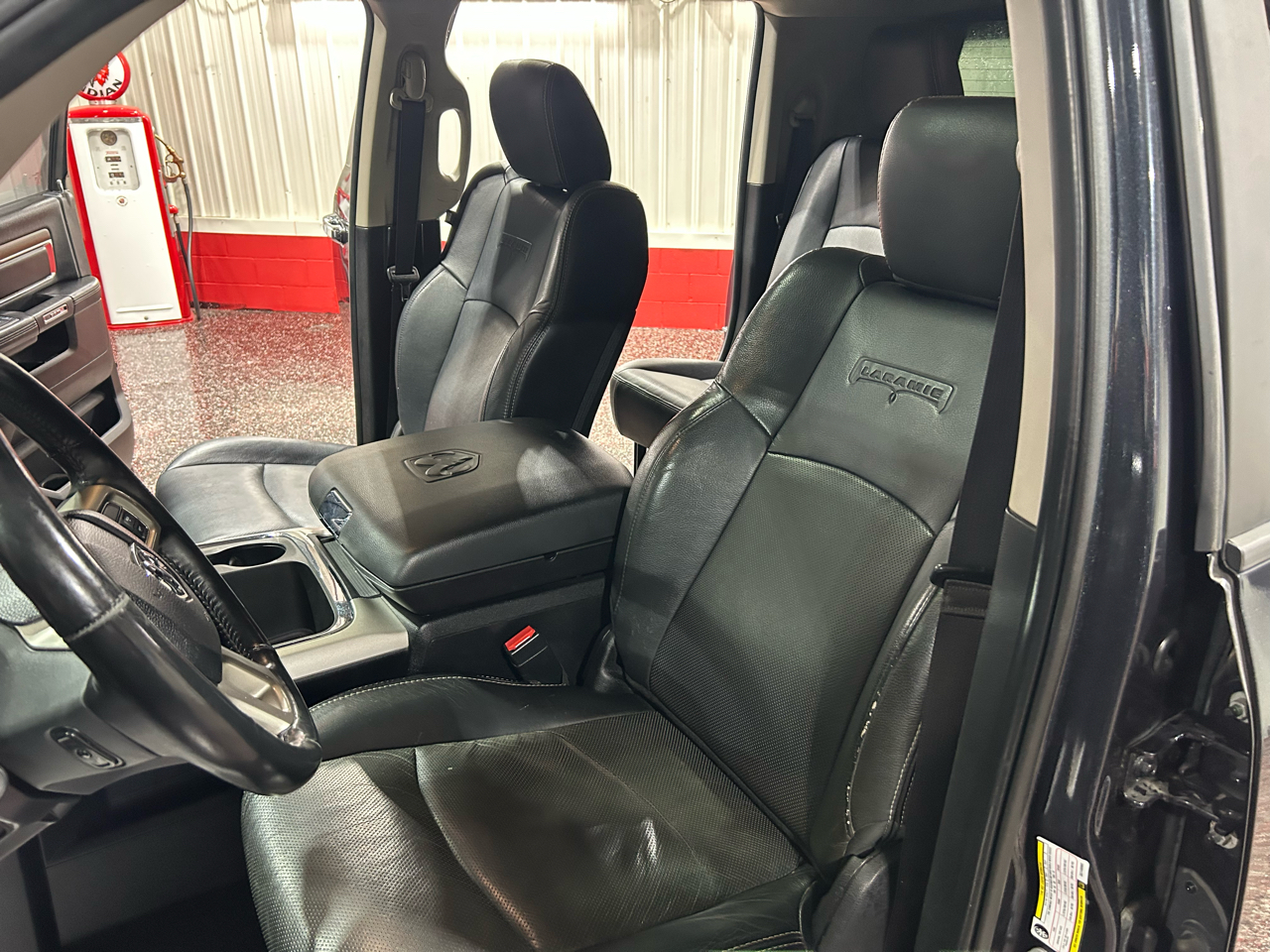 RAM 2500 4WD Mega Cab 160.5" Laramie 2016