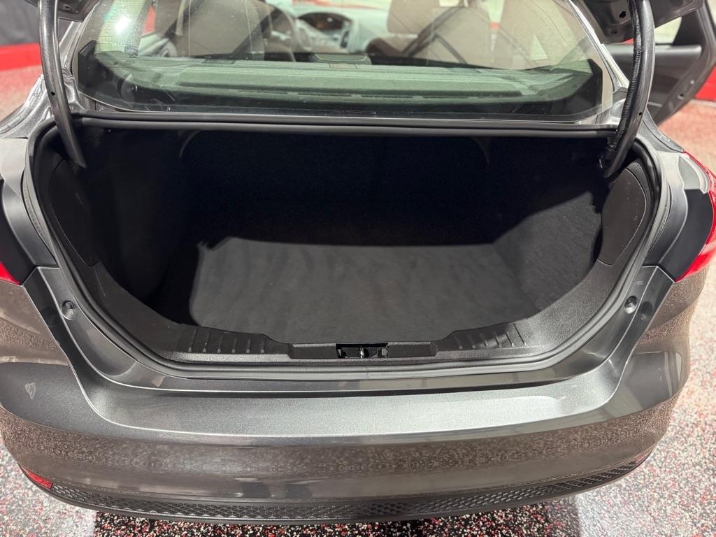 Ford Focus S Sedan 2017